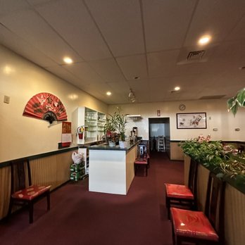 Fortune Garden - the inside of a restaurant - Chinese Near Me - Hampton, Virginia