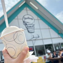 Jarling's Custard Cup - Make Your Own Snowstorm - vanilla and peanut butter cups