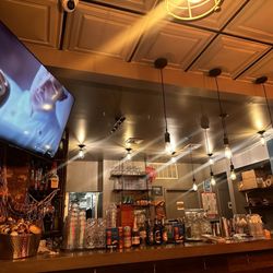 Shaking Crab - Williamsburg - Bar view
