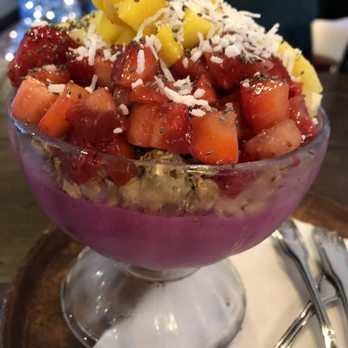 Grain And Berry Key West - Dragonfruit/Pitaya base - Juice Bars & Smoothies Near Me - Key West, Florida