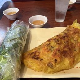 Banh xẻo- crispy. Ooh so good!!!