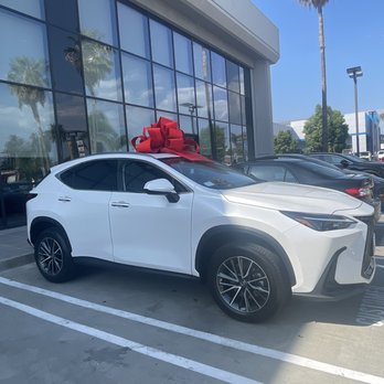 Keyes Lexus - Car Dealers Near Me - Van Nuys, California