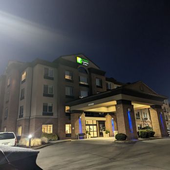 Holiday Inn Express & Suites Eugene Downtown - University - Hotel entrance - Hotels Near Me - Eugene, Oregon Holiday Inn Express & Suites Eugene Downtown - University - Hotel entrance - Hotels Near Me - Eugene, Oregon