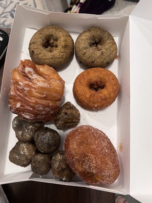 Bonnie's Donuts by null
