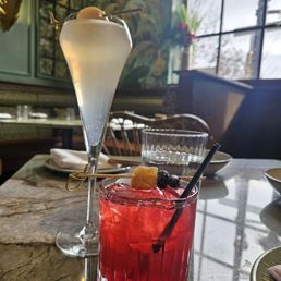 Maison 175 and Indochine bloom