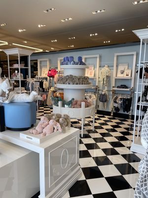 Bloomingdale's by null