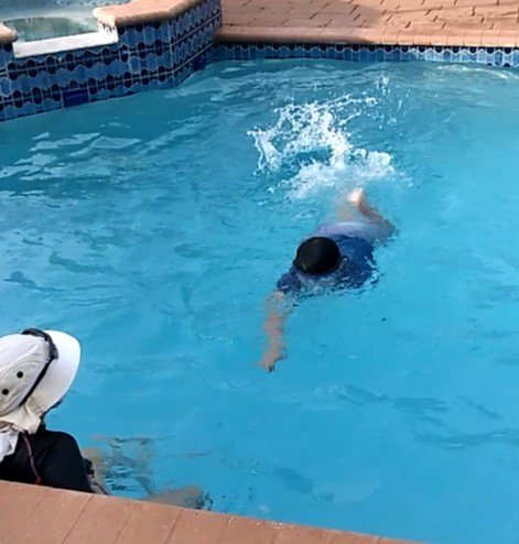 Swimming With Ronit Logo