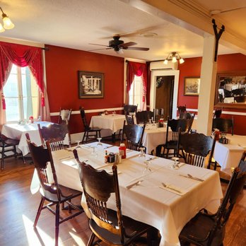 Murphy's Hotel Restaurant - the dining room - American Near Me - Murphys, California