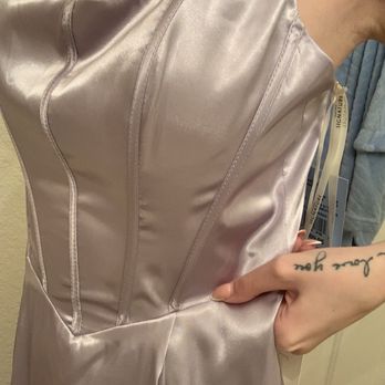 David's Bridal - Show the extra fabric on the waist and hips - Bridal Near Me - Riverside, California David's Bridal - Show the extra fabric on the waist and hips - Bridal Near Me - Riverside, California
