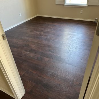 Kings Flooring solutions - a hardwood floor in a home - Flooring Near Me Kings Flooring solutions - a hardwood floor in a home - Flooring Near Me