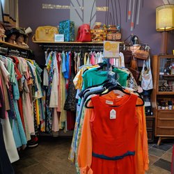 Funky Finds Vintage and Retro - Men and women vintage selection