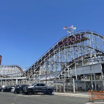 Cyclone Coaster - Amusement Parks Near Me - Brooklyn, New York