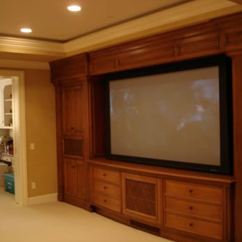 AV Home - Drop down screen in a home theater. - Home Theatre Installation Near Me AV Home - Drop down screen in a home theater. - Home Theatre Installation Near Me