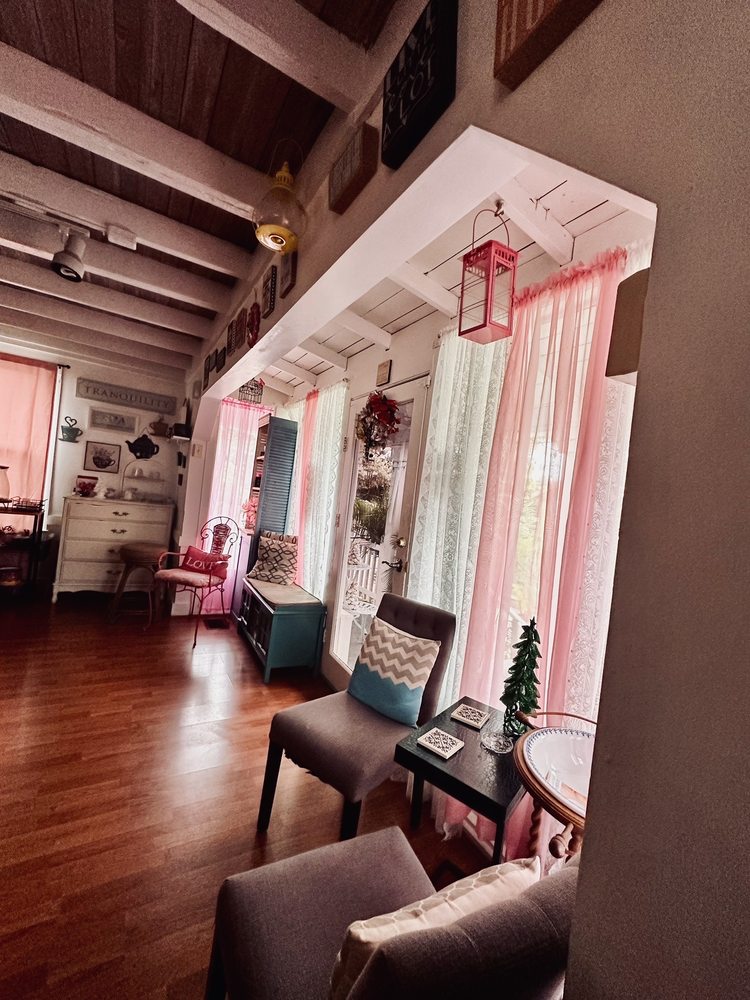 The Pink Cottage of Jensen Day Spa Image