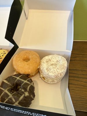 DONUT FRIEND HIGHLAND PARK by null
