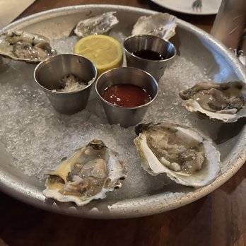 Copperwood Tavern - Dozen Oysters - New American Near Me - Arlington, Virginia