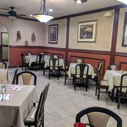 Sal's Pizza Randa Italian Restaurant - Dining room