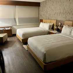 Fullerton Marriott at California State University - Room with two double beds