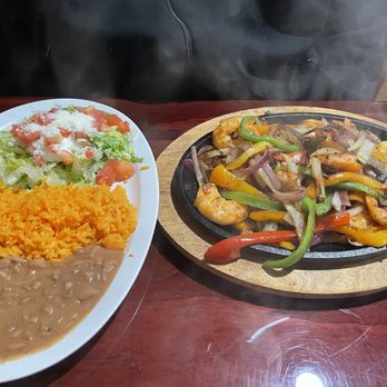 El Vaquero - Fajitas de camarones - Mexican Near Me - Richmond, Virginia El Vaquero - Fajitas de camarones - Mexican Near Me - Richmond, Virginia