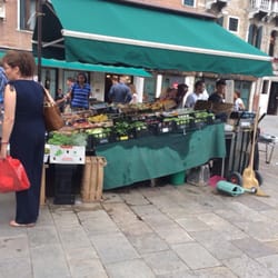 Supermercato Punto - Fresh fruit/ veggie stand