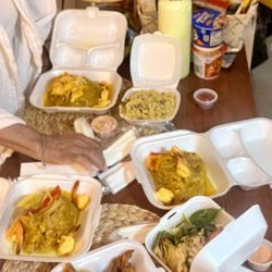 Cafeteria Quisqueya - Mofongo, chicharrón de pechuga, arroz con gondules