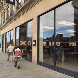 Apple Store - Shopfront