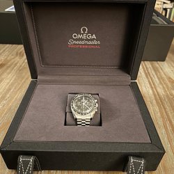 Omega Speedmaster Moonwatch