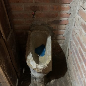 Cantaritos La Antigua - Men's bathroom - Mexican Near Me - Zapotlanejo, JAL