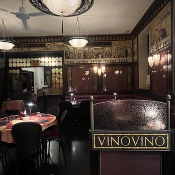 Vino Vino - Interior dining - Italian Near Me - Venezia, VE Vino Vino - Interior dining - Italian Near Me - Venezia, VE