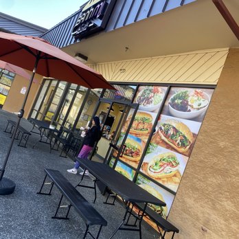 Banh Mi Land - Store front and tables - Vietnamese Near Me - Lynnwood, Washington