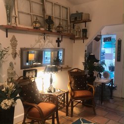 Teri's Treasures - Warm welcoming entrance