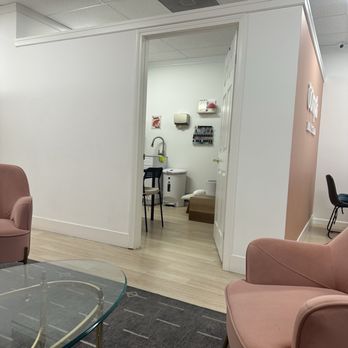 OOMPH Beauty Studio - nail tech room - Eyelash Service Near Me - Northridge, California OOMPH Beauty Studio - nail tech room - Eyelash Service Near Me - Northridge, California