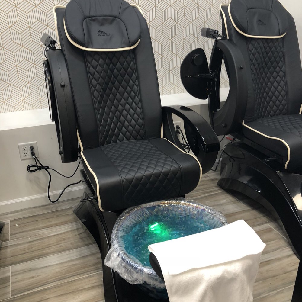 Distinctive Nails - My chair ready. I love that they have covers for the tub - Nail Salons Near Me - Summerville, South Carolina Distinctive Nails - My chair ready. I love that they have covers for the tub - Nail Salons Near Me - Summerville, South Carolina