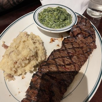 Daily Grill - Grilled Skirt Steak with potatoes and Creamed Spinach - American Near Me - Los Angeles, California