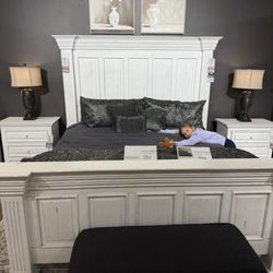 American Furniture Warehouse