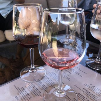 Miramonte Winery - Classy and fresh glasses, wine tasting for members! - Wineries Near Me - Temecula, California