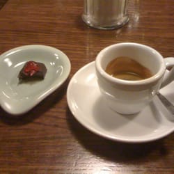 Hofmann Gasthaus - Nachspeise: Espresso mit Parline von Storath