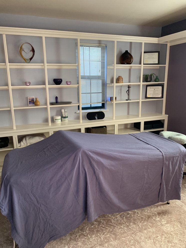 Amy Gerard, LMT Logo