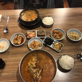 Ahjoomah's Apron - Looks pretty decent. - Korean Near Me - Chicago, Illinois