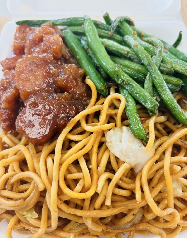Ying's Chinese Food Logo