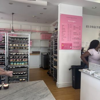 Georgetown Cupcake - Cupcakes Near Me - Washington, DC, District of Columbia