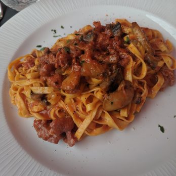 Pasta Divina - Pasta with mushrooms and sausage - Italian Near Me - Brussels, BRU Pasta Divina - Pasta with mushrooms and sausage - Italian Near Me - Brussels, BRU