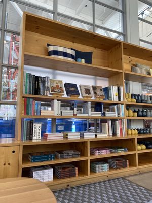 Heath Newsstand by null