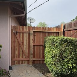 Side gate
