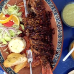 Restaurante Los Barcos Mariscos - Huachinango frito al mojo de ajo!