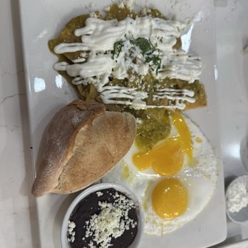 Como En Casa - Chilaquiles verdes - Breakfast & Brunch Near Me - Grand Prairie, Texas