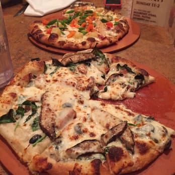 Venice Kitchen - Hawaiian Hottie Pizza and Build Your Own: Alfredo sauce, andouille sausage, spinach, black olives & portobello mushrooms. YUMMY! - Pizza Near Me - Memphis, Tennessee