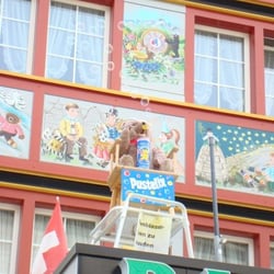 Bazar Hersche - Animatronic bear blowing bubbles