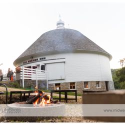 Round Barn Farm Bed and Breakfast Event Center - ©Midwest LifeShots Photography, www.midwestlifeshots.com