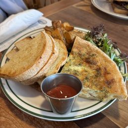 Quiche plate with potatoes and toast Quiche plate with potatoes and toast